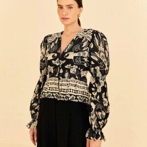 Farm Rio Cropped Blouse in Graphic Floral Black Size Large